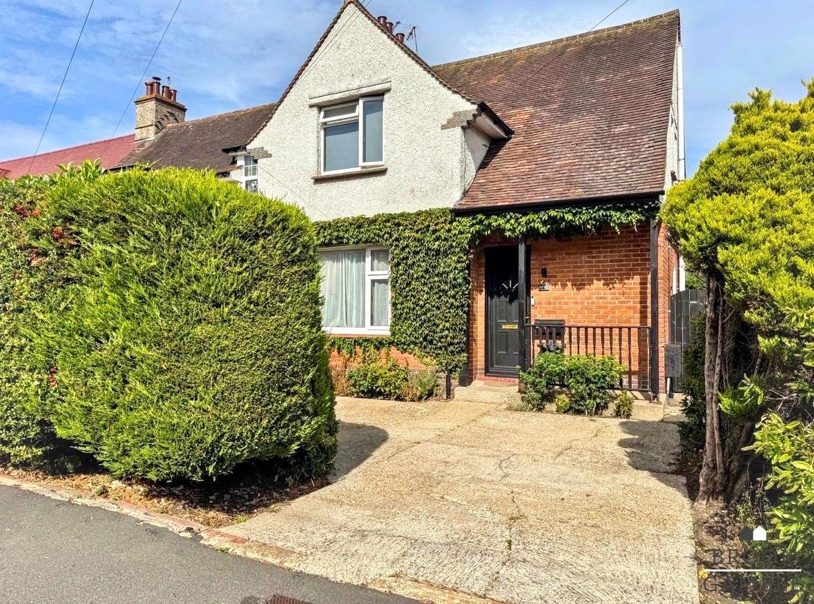 3 Bedroom House - End Terrace for Sale: £369,950. Royal Sussex Crescent in Eastbourne, East Sussex